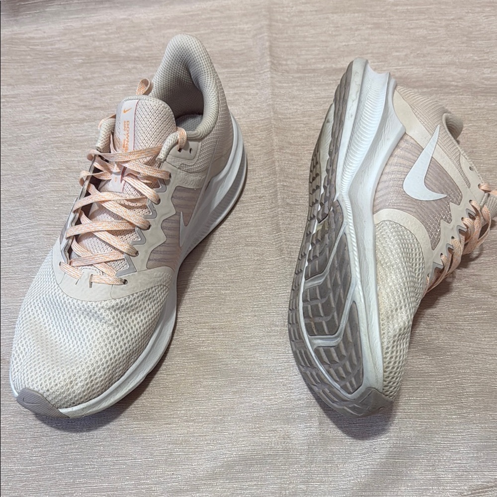 Nike Beige and Gray Sneakers - Picture 3 of 8